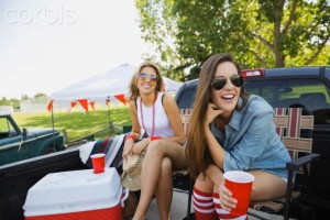 10 Jul 2014 --- Women relaxing at tailgate barbecue in field --- Image by © Hero Images Inc./Hero Images Inc./Corbis
